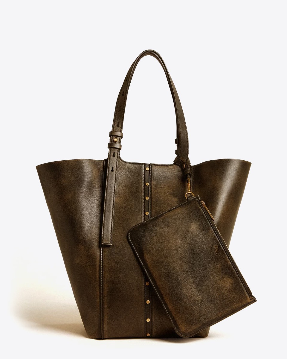 Sac 24/7 nord sud Golden Goose en cuir usé noir bandoulière réglable. Porté main ou épaule. Vue de face avec les côtés ouverts et la pochette.