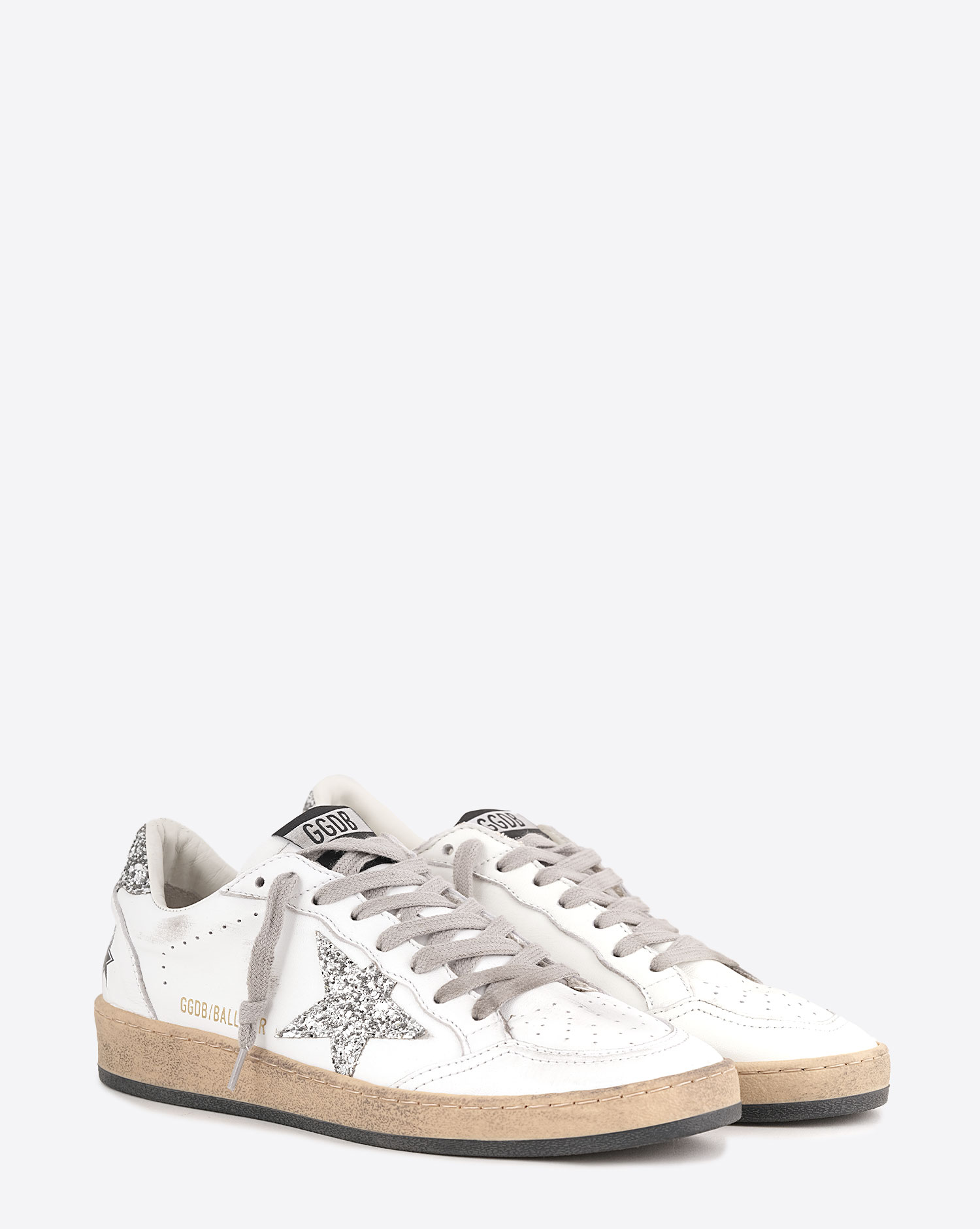 Produit Sneakers en cuir blanc étoile et arrière à paillettes argentées Ball Star Golden Goose femme. Face.