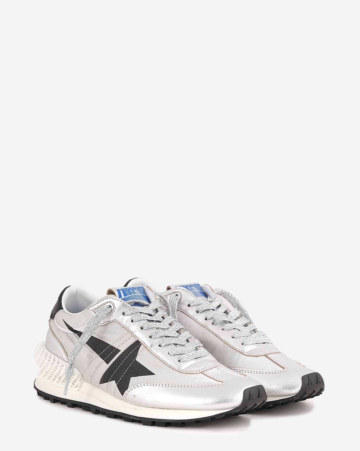 Produit Sneakers en nylon argent renfort en cuir argent étoile filante noire su le côté, arrière en cuir noir Marathon Golden Goose femme. Face.
