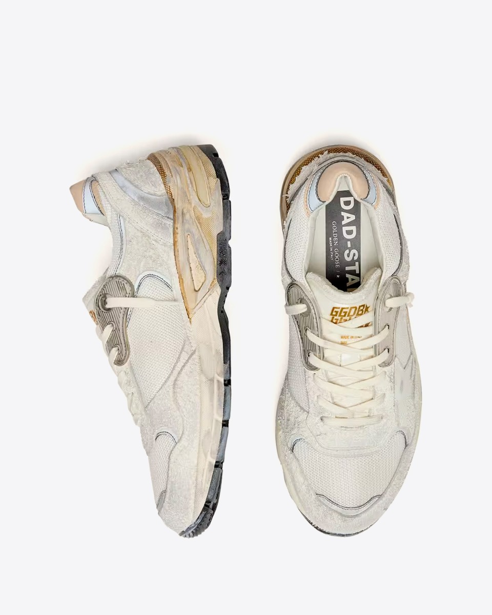 Sneakers Running Dad 80185 Golden Goose femme &eacute;cru &eacute;toile argent. Vue de face et de profil.