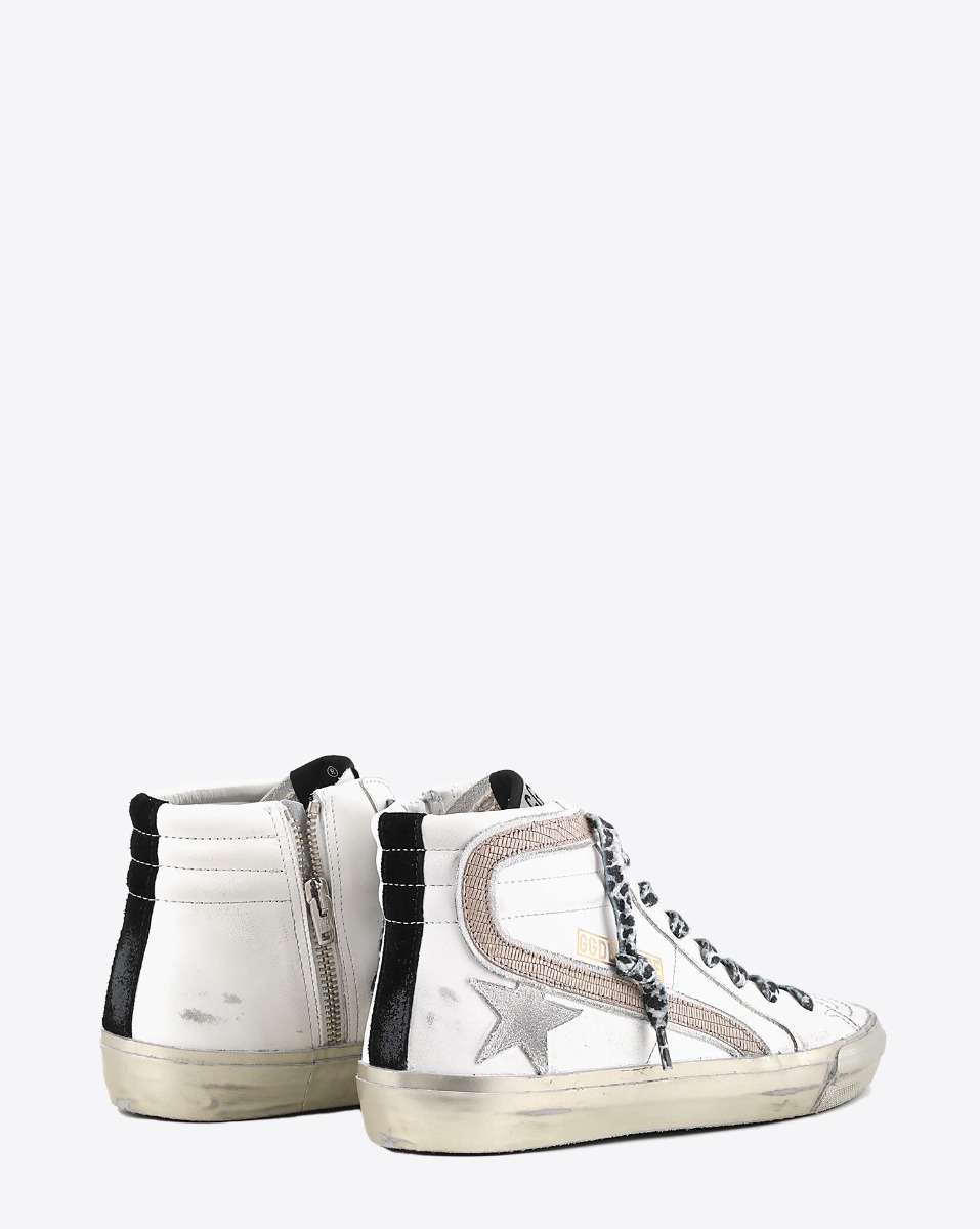 Sneakers Slide Golden Goose en cuir blanc, lacets léopard. Vue de dos.