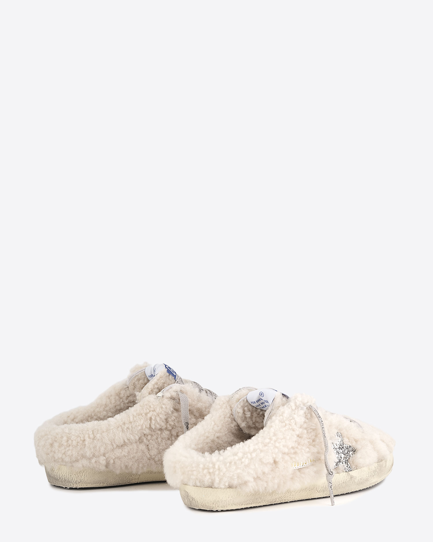 Sneakers sabot en fourrure de mouton retournée écru étoile à paillettes argentées 10757 Super-Star Sabot Golden Goose femme. Arrière.