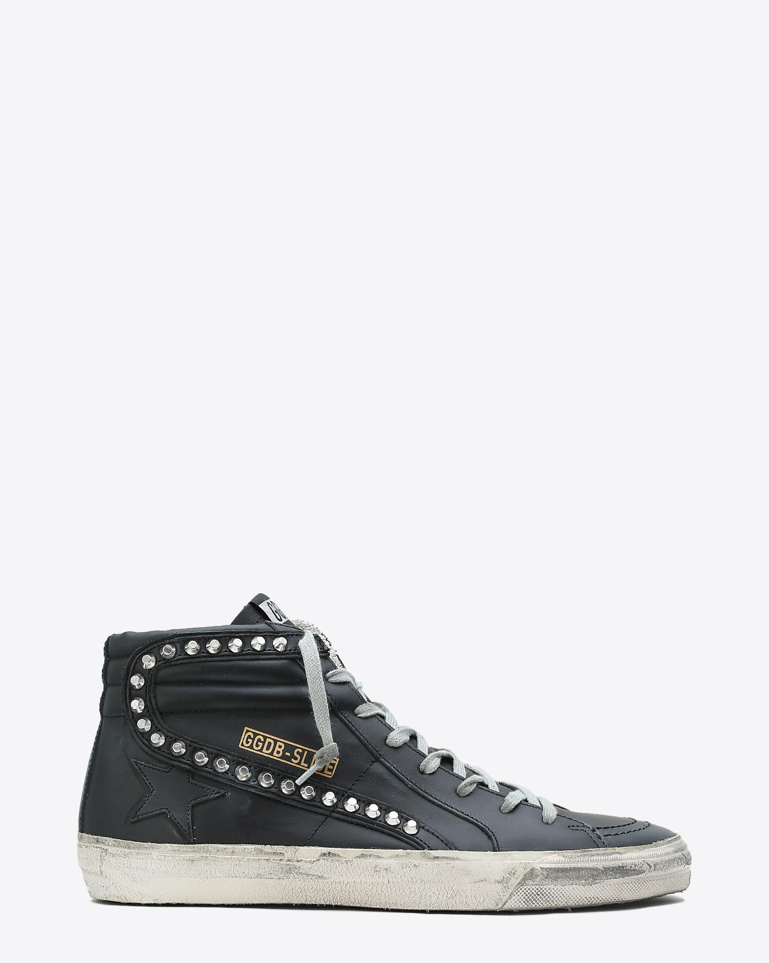 Sneakers Golden Goose homme en cuir noir Slide Black Leather Studs. Profil.  