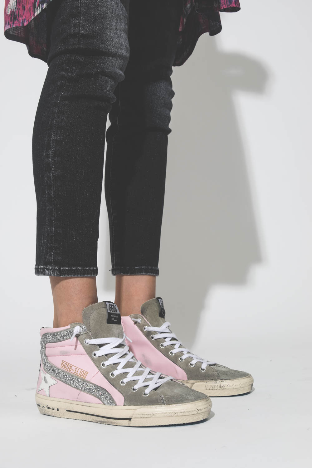 Sneakers Slide en cuir rose Golden Goose. Porté. 