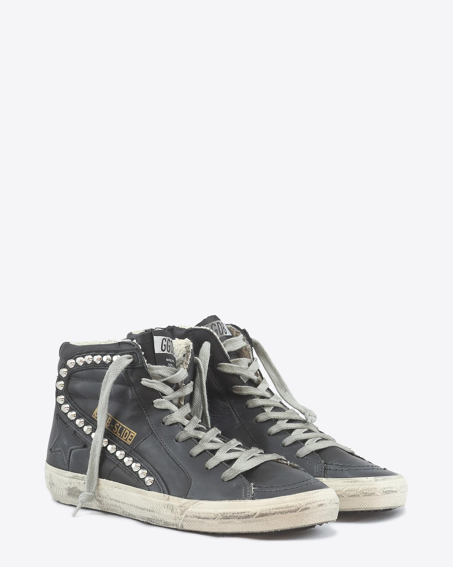 Sneakers femme en cuir clouté semi-montante Slide 90100 Golden Goose. Face.