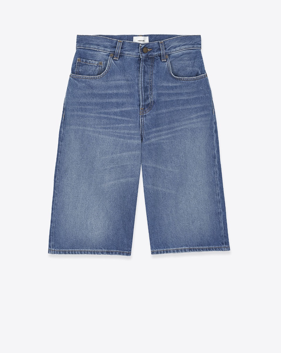 Bermuda Becky Haikure en jean bleu d&eacute;lav&eacute; Real Blue. Vue de face.