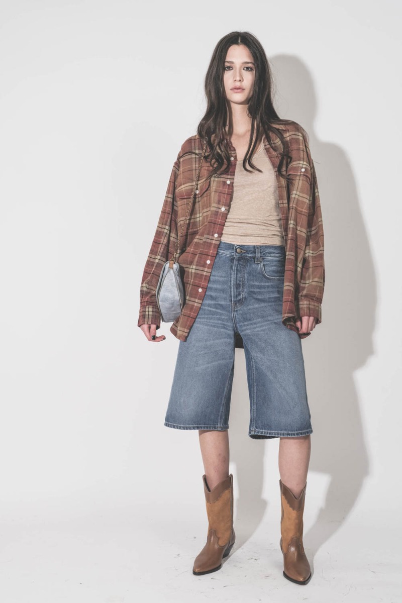 Bermuda Becky Haikure en jean bleu d&eacute;lav&eacute; Real Blue, port&eacute; de face.