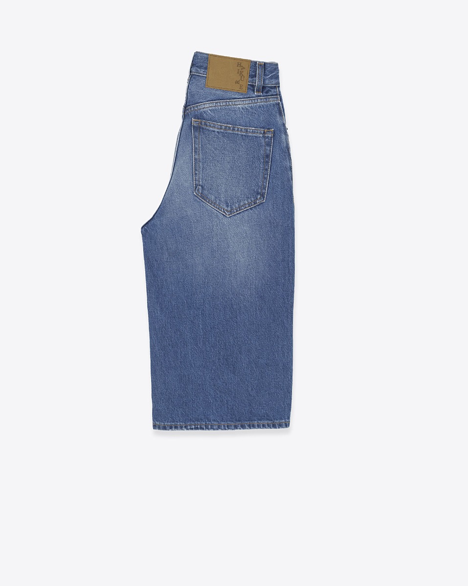 Bermuda Becky Haikure en jean bleu d&eacute;lav&eacute; Real Blue. Vue de profil.