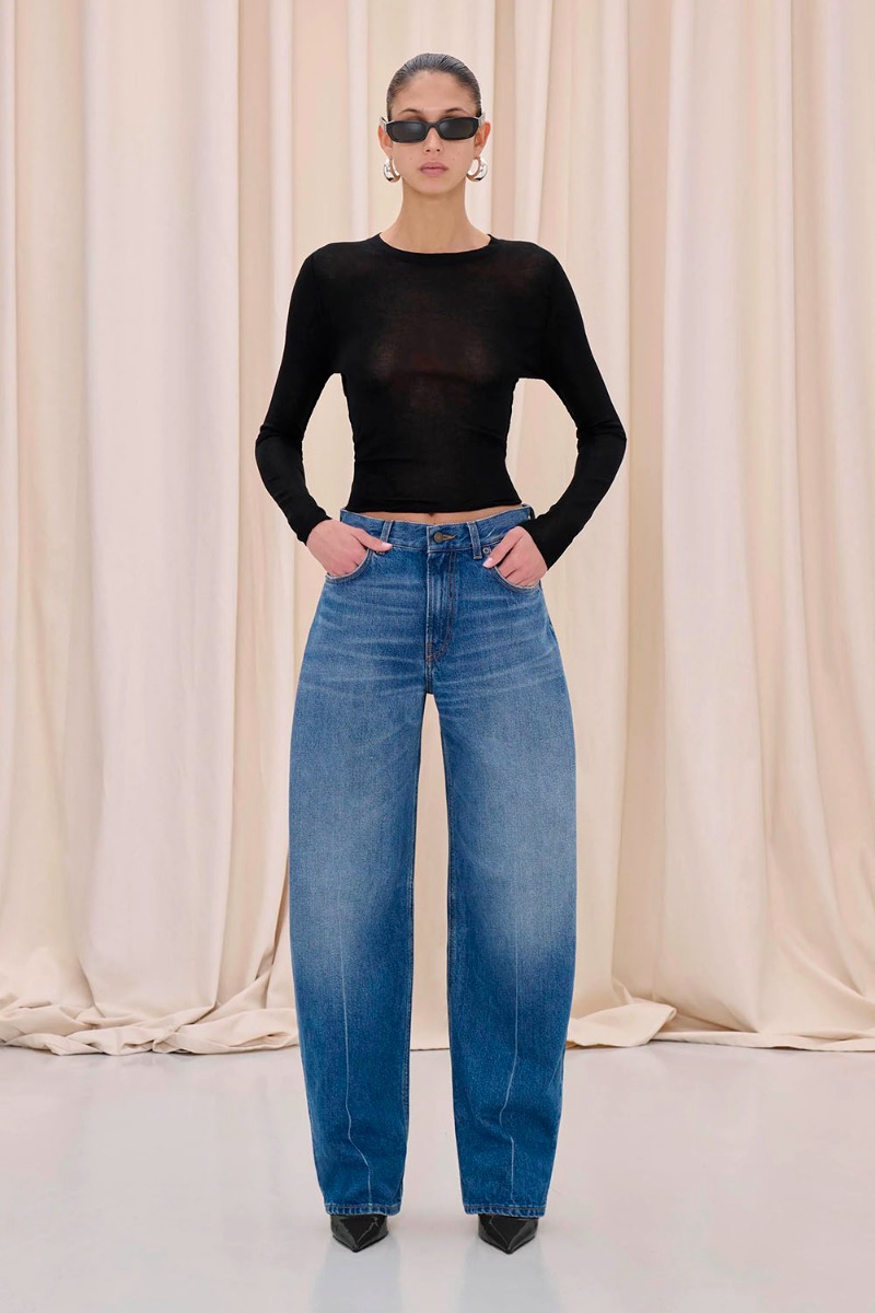 Jean Barrel Bibi Haikure en denim bleu d&eacute;lavage Real Blue, port&eacute; de face.