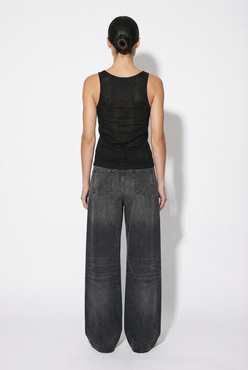 Jean Bethany Haikure en denim noir d&eacute;lav&eacute; d&eacute;lavage &laquo; Authentic Black Wash &raquo;, port&eacute; de dos.