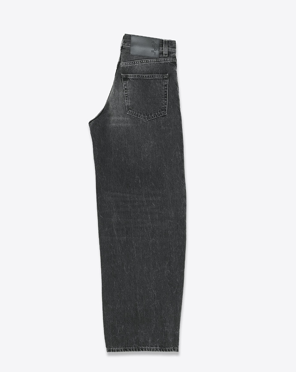 Jean Bethany Haikure en denim noir d&eacute;lav&eacute; d&eacute;lavage &laquo; Authentic Black Wash &raquo;. Vue de profil.