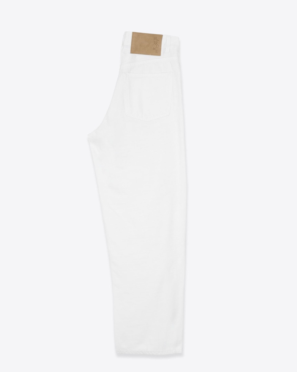 Jean Betty Bull Haikure en coton blanc Off White. Vue de profil.