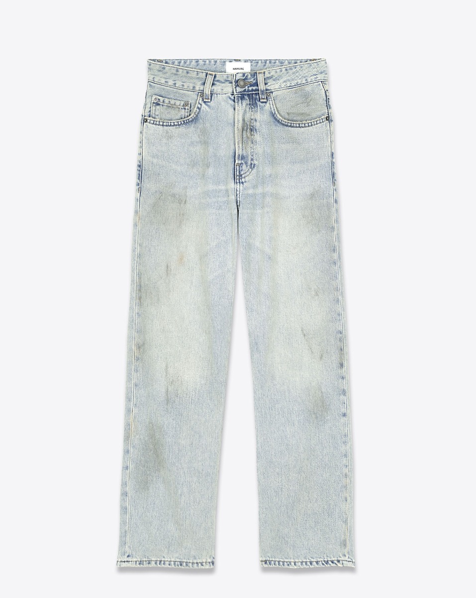 Jean Betty Haikure bleu clair effet volontairement sali, d&eacute;lavage Soft Stained Sky, coupe droite. Vue de face.