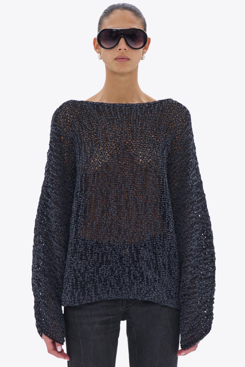 Pull Jenna Haikure en r&eacute;sille noire, port&eacute; de face.