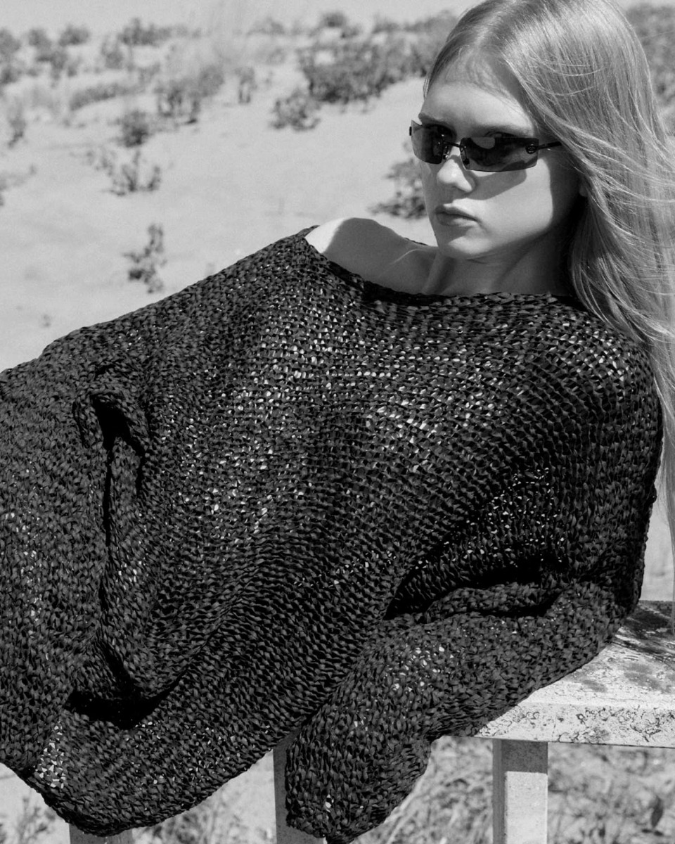 Pull Jenna Haikure en r&eacute;sille noire. Edito.