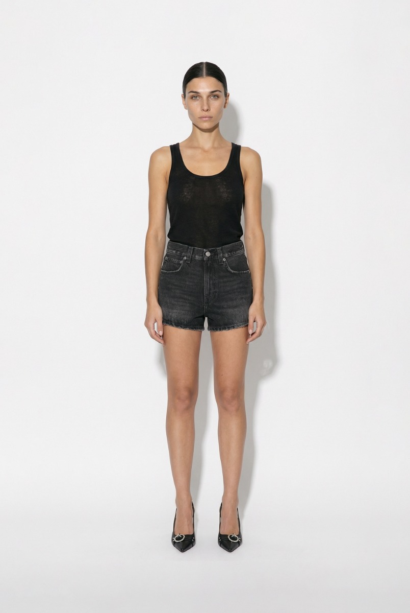Short Brit Haikure en denim noir d&eacute;lavage Authentic Black Wash, port&eacute; de face.