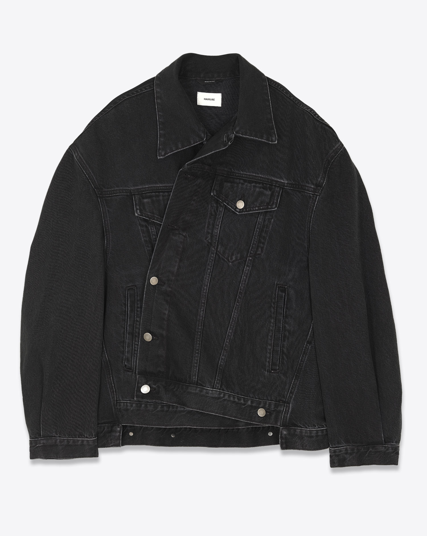 Veste oversize en jean noire Janet Haikure. Face à porter droite ou croisée.