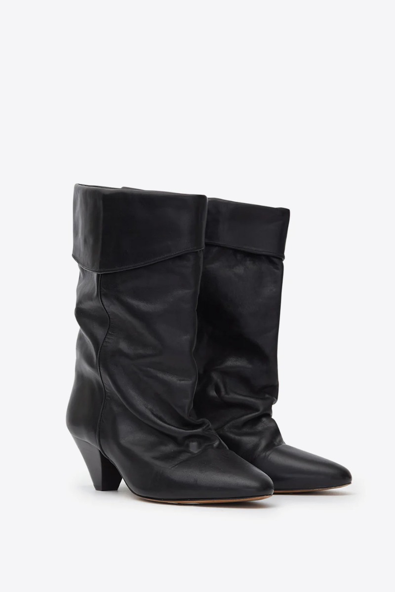 Produit Boots Dalby Isabel Marant en cuir noir lisse. Détail du revers.