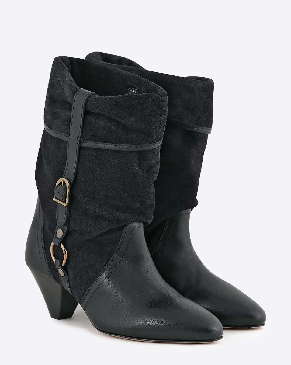 Boots Darner Buckle Isabel Marant en cuir su&eacute;d&eacute; noir d&eacute;lav&eacute; et en cuir lisse noir. Vue de face.