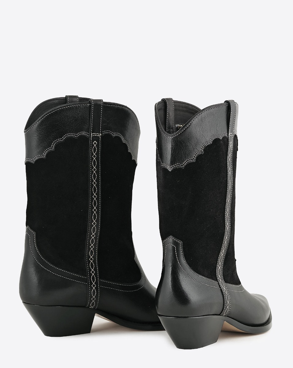 Bottes Santiag Duerto Isabel Marant en cuir su&eacute;d&eacute; et en cuir lisse brod&eacute; noir. Vue de dos.