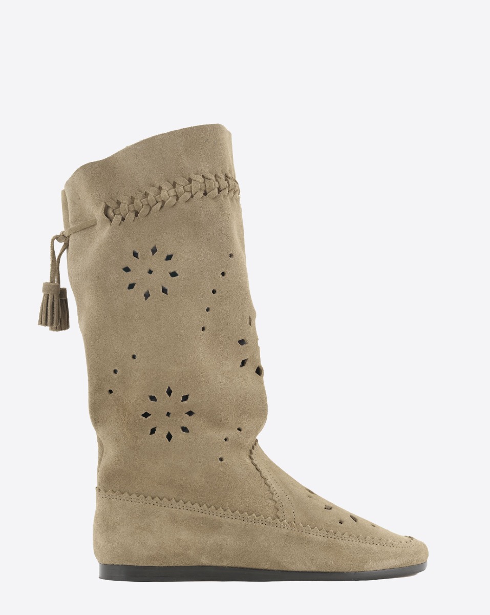 Boots Welky taupe Isabel Marant en cuir su&eacute;d&eacute; souple perfor&eacute;. Vue de profil.