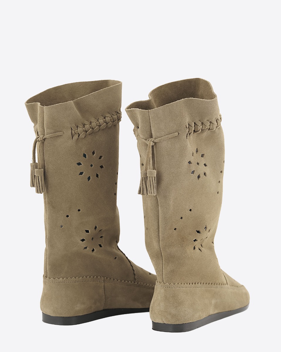 Boots Welky taupe Isabel Marant en cuir su&eacute;d&eacute; souple perfor&eacute;. Vue de dos.