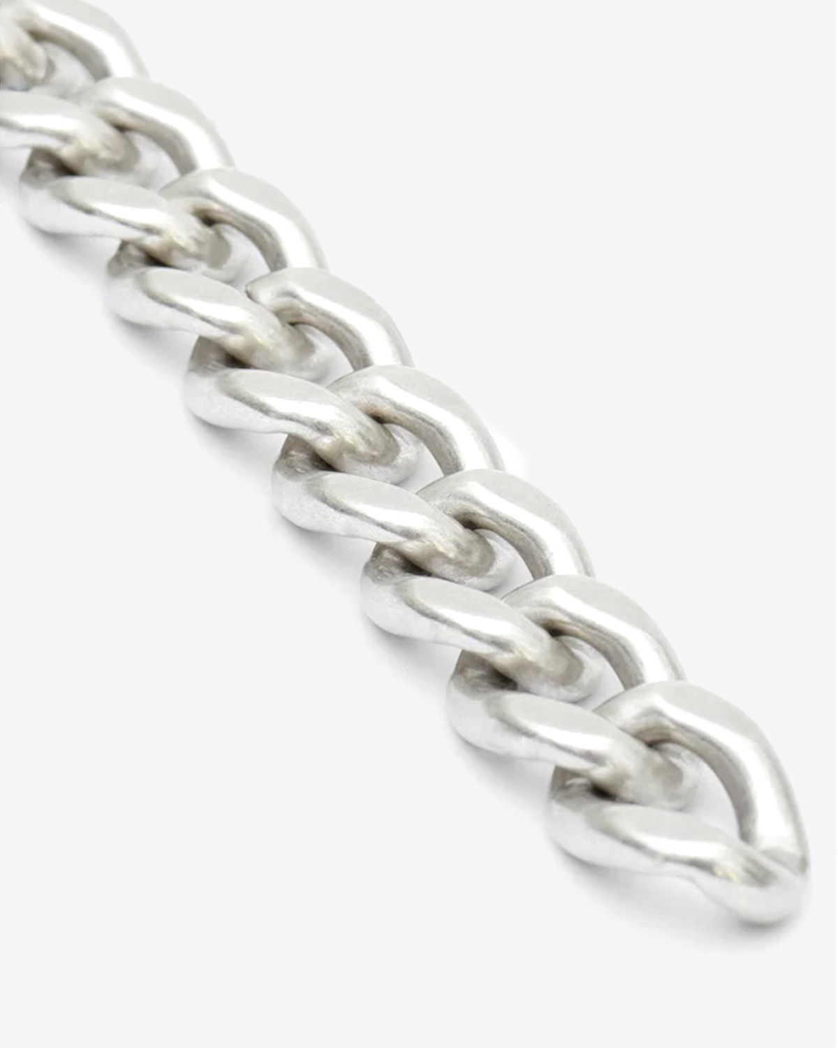 Produit Bracelet chaine métal argenté Links Isabel Marant. Face. Détail des maillons de la chaine.