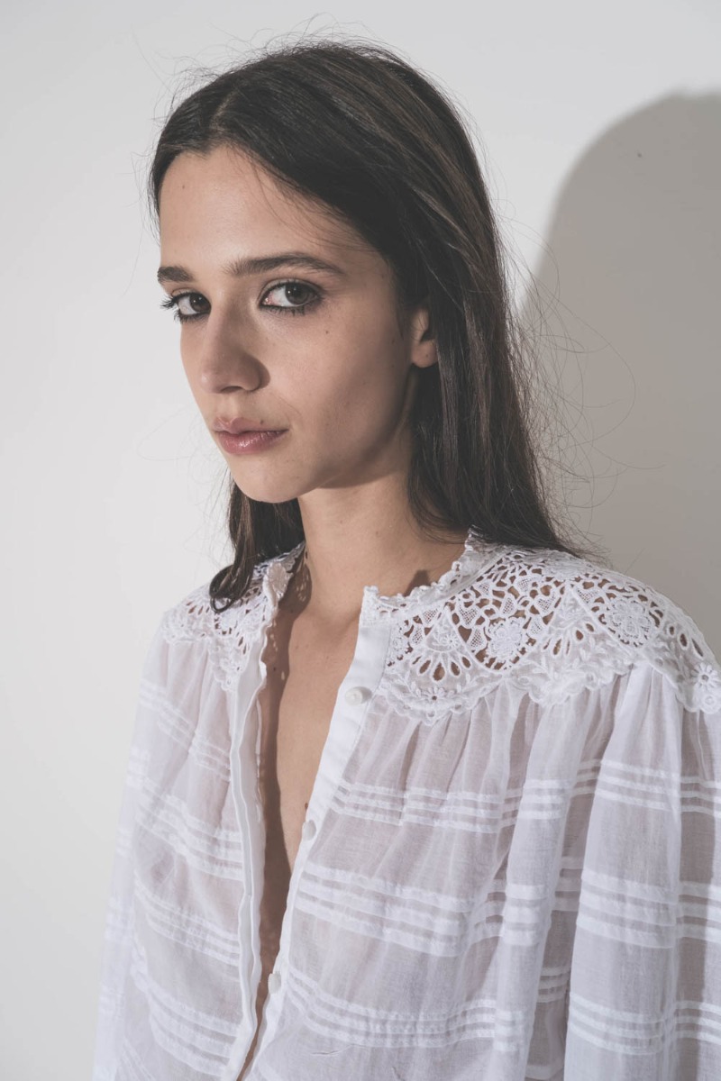 Chemise Polly Isabel Marant &Eacute;toile en voile de coton et dentelle blanche. D&eacute;tail des &eacute;paules en dentelle.