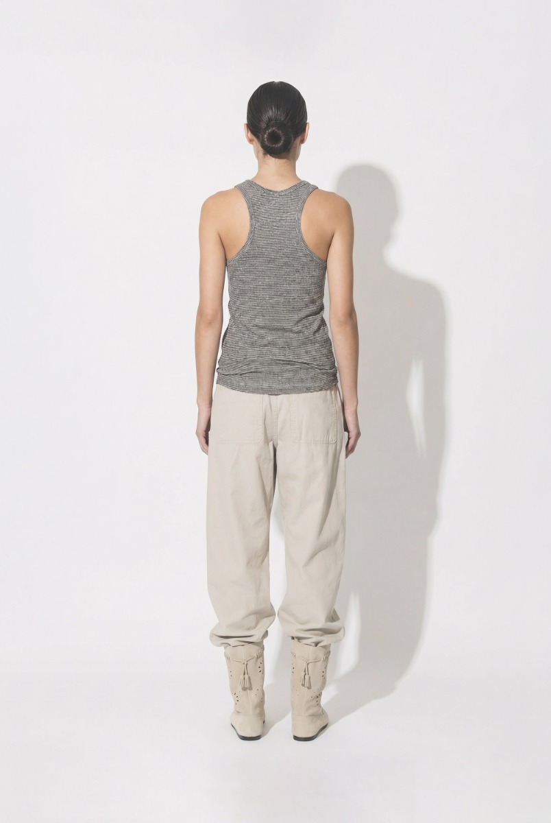 D&eacute;bardeur Th&eacute;a Isabel Marant Etoile &agrave; rayures noires et blanches en coton et lin, port&eacute; de dos.