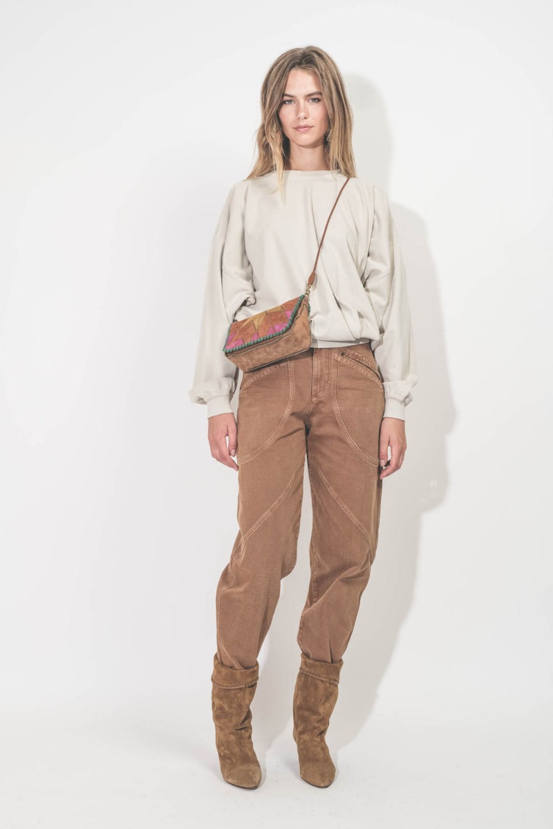 Jean Catarina Isabel Marant Etoile en toile de coton ocre. Porté de face.