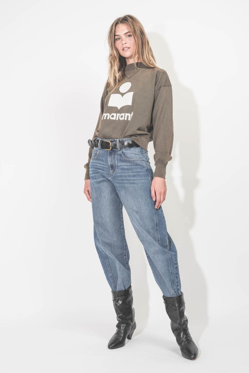 Jean Oriane Isabel Marant Etoile en denim bleu. Porté de profil.