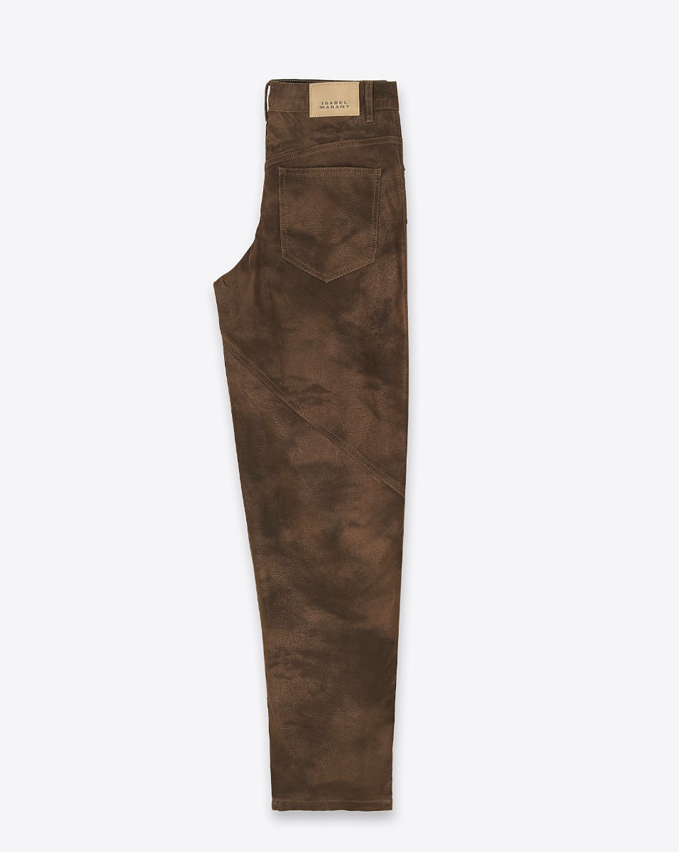 Pantalon Kelvina Isabel Marant Etoile en faux cuir effet vintage Tabacco. Vue de profil.