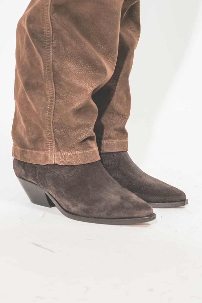 Pantalon Kelvina Isabel Marant Etoile en faux cuir effet vintage Tabacco. Détail ourlet piqué. 