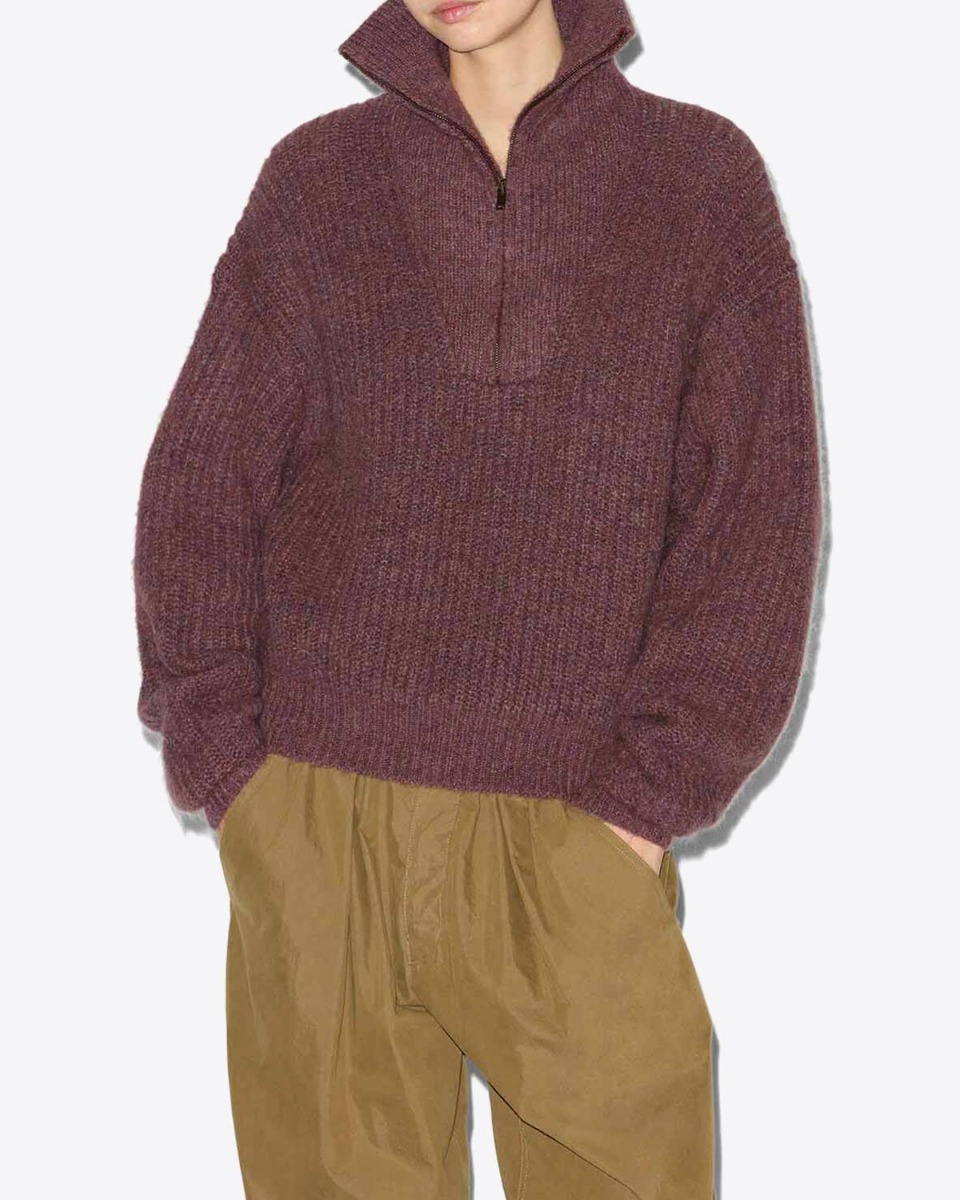 Pull camionneur Danita Isabel Marant Etoile en mohair et laine mélangée Rosewood porté de face.