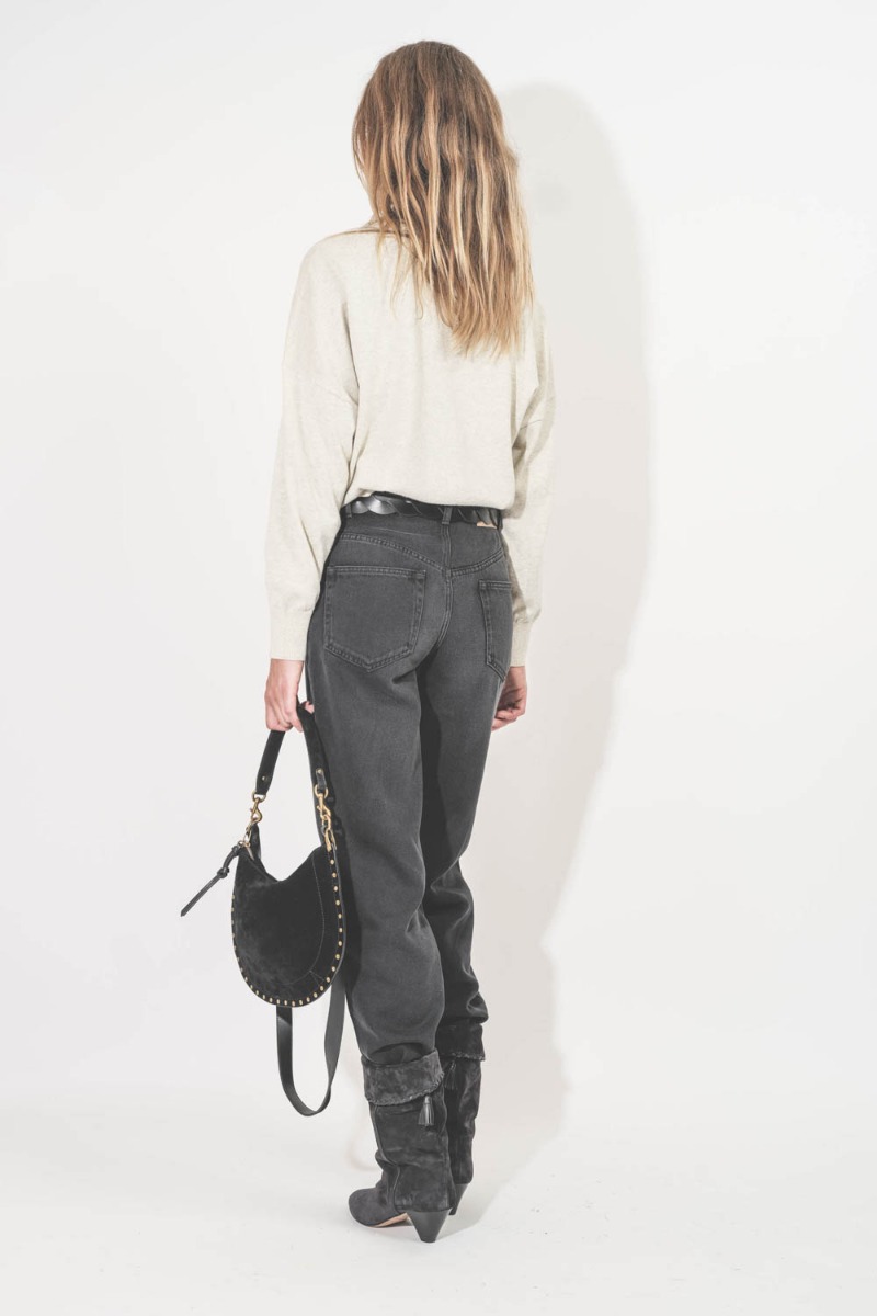 Pull Marisans Isabel Marant Etoile en coton et laine gris clair logo noir. Porté de dos;