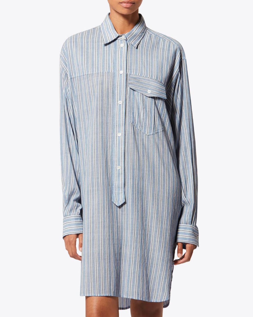 Robe chemise Loriane Isabel Marant Etoile en coton ray&eacute; bleu, port&eacute;e de face.