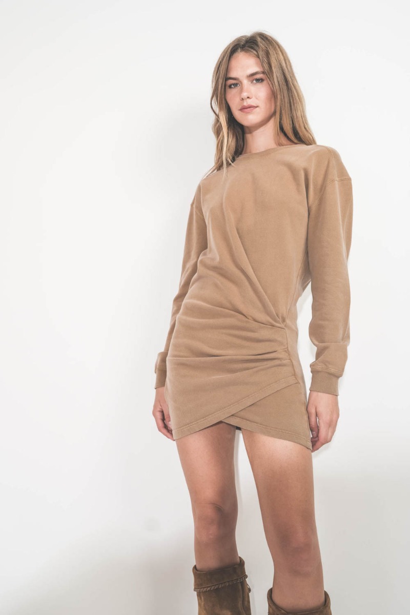 Robe Pipper Isabel Marant Etoile en molleton drapé, détails des plis.