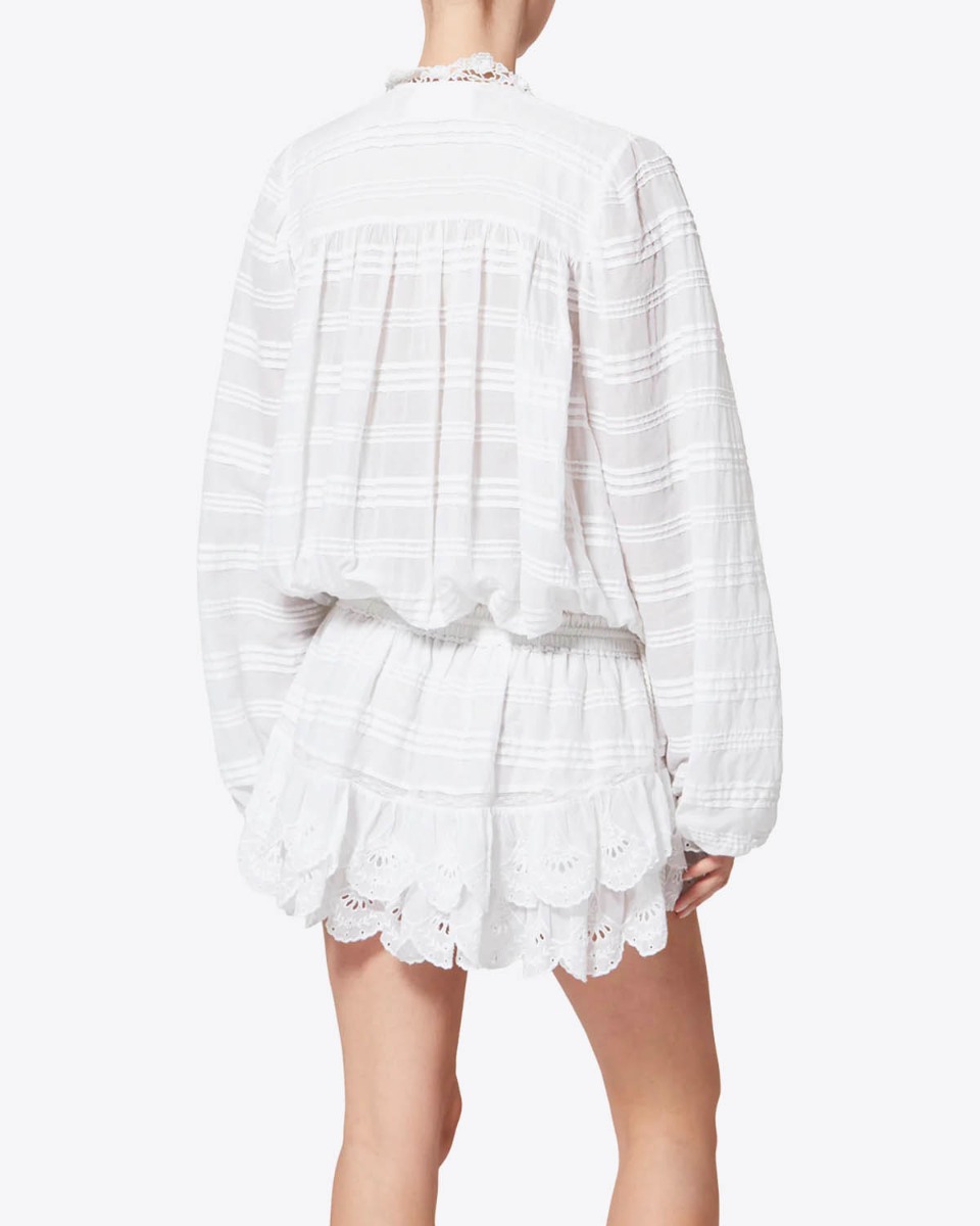 Robe Preya Isabel Marant Etoile en voile de coton blanc et dentelle, port&eacute;e de dos.