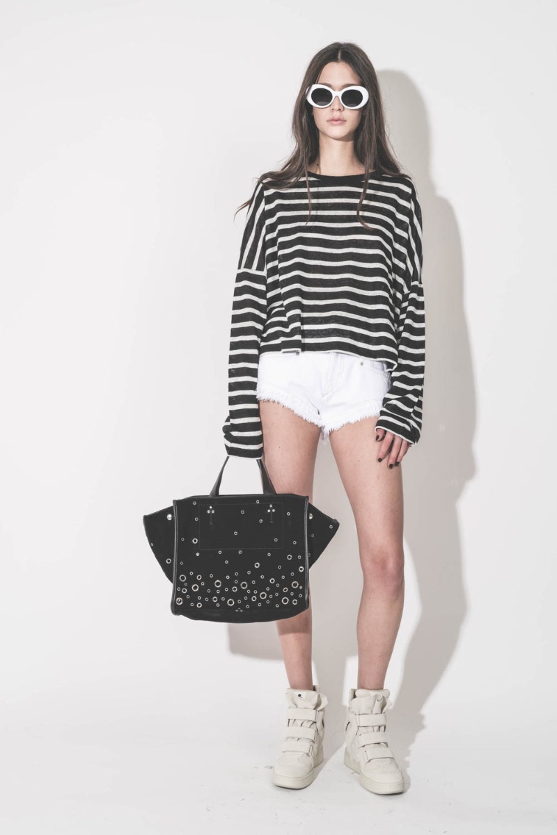 Mini-short Eneidala Isabel Marant en denim blanc, port&eacute; de face.