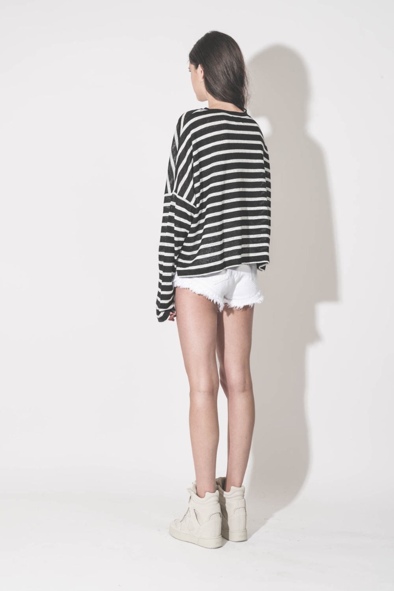 Mini-short Eneidala Isabel Marant en denim blanc, port&eacute; de dos.