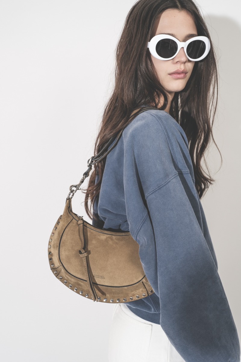 Sweatshirt Sauria Isabel Marant &Eacute;toile en coton bleu indigo, port&eacute; de profil.