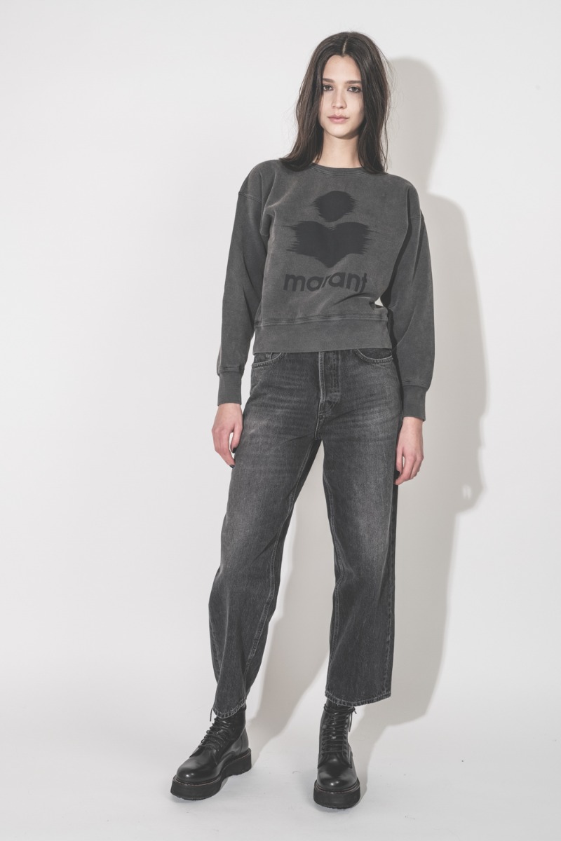 Sweatshirt Mobyli Isabel Marant &Eacute;toile en coton anthracite, logo Marant, effet flou noir, port&eacute; de face.