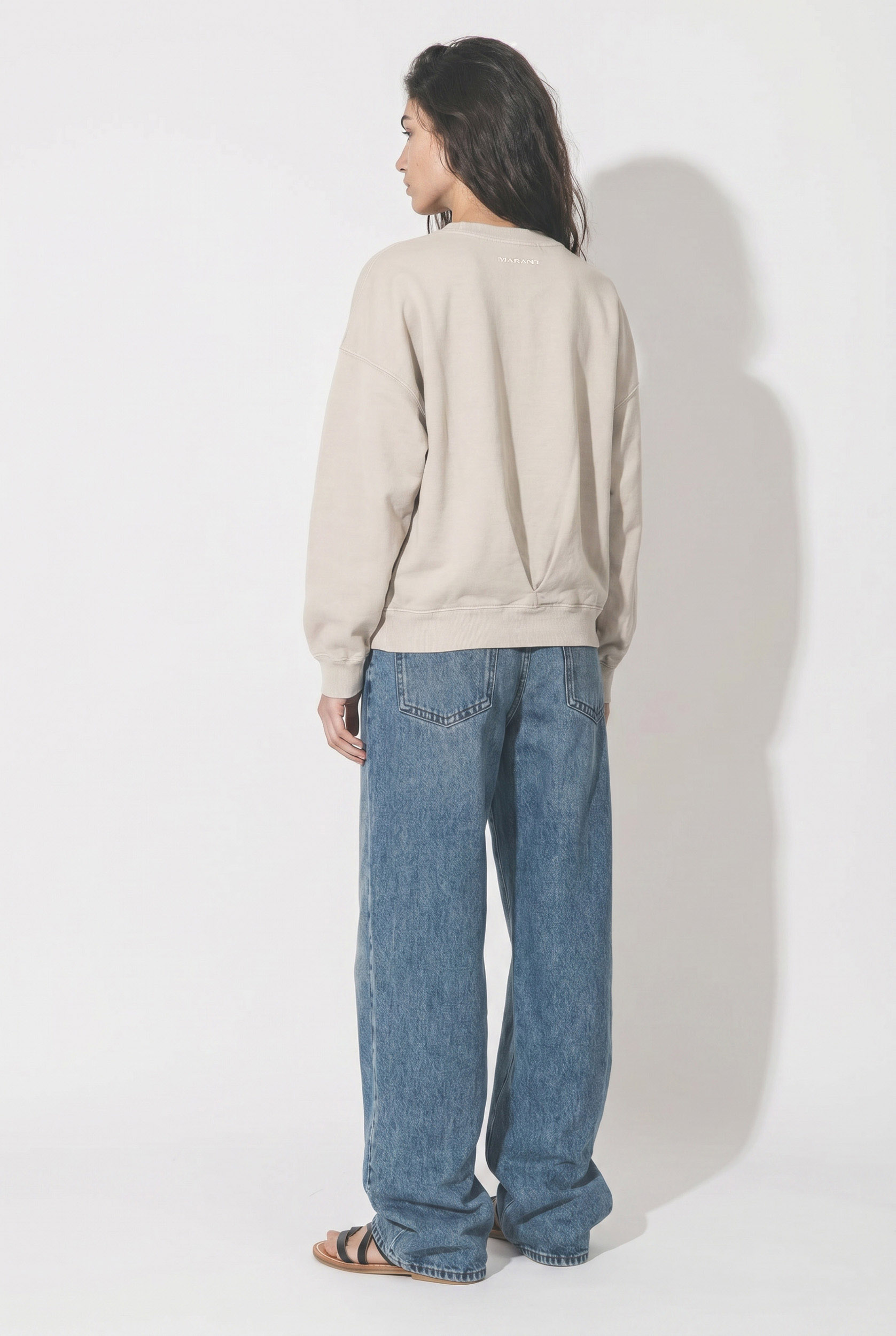 Sweatshirt Sauria Isabel Marant Etoile en coton beige porté de dos.