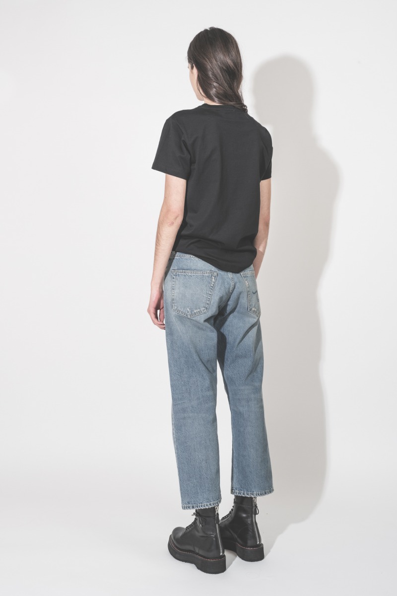 T-shirt Aby Isabel Marant &Eacute;toile en coton noir, logo brod&eacute; ton sur ton au-dessus de la poitrine, port&eacute; de dos.