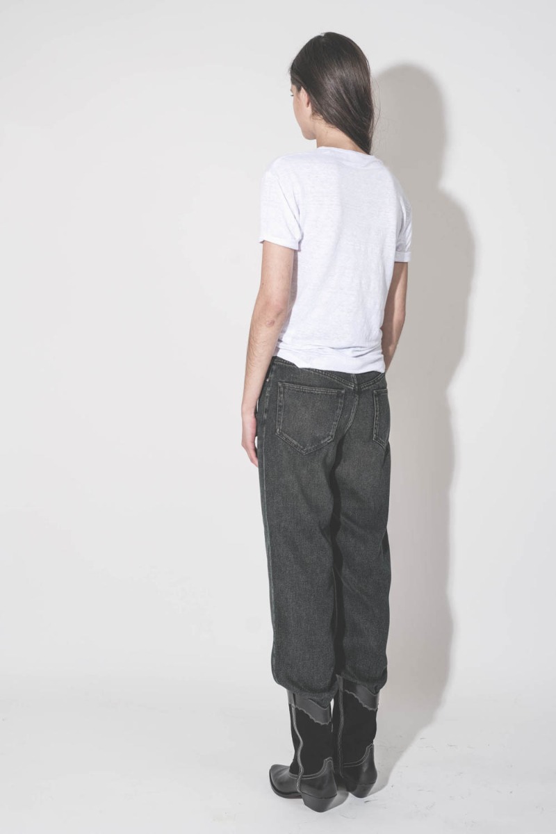 T-shirt Koldia Isabel Marant &Eacute;toile en lin blanc, logo or au-dessus de la poitrine, port&eacute; de dos.