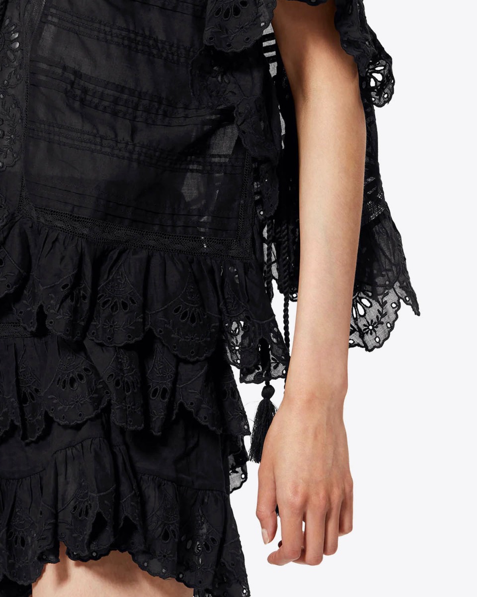 Top Payton Isabel Marant Etoile en voile de coton noir, dentelle et broderie anglaise.  D&eacute;tail de la manche volant&eacute;e.