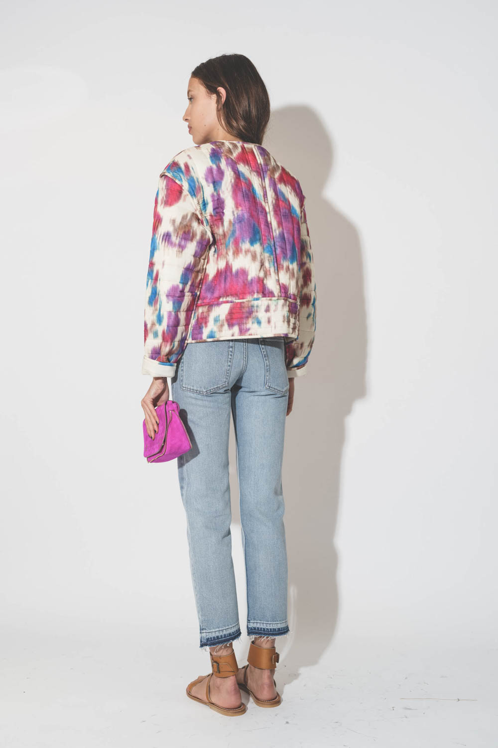 Jean Skinny taille haute boutons apparents bleu ciel Jemina Isabel Marant Etoile. Porté avec un sac fuchsia. 