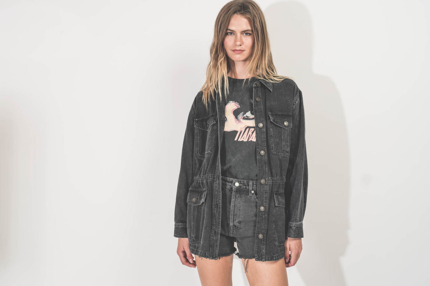 Veste Nossia Isabel Marant Etoile en denim vintage black. Portée de face. 