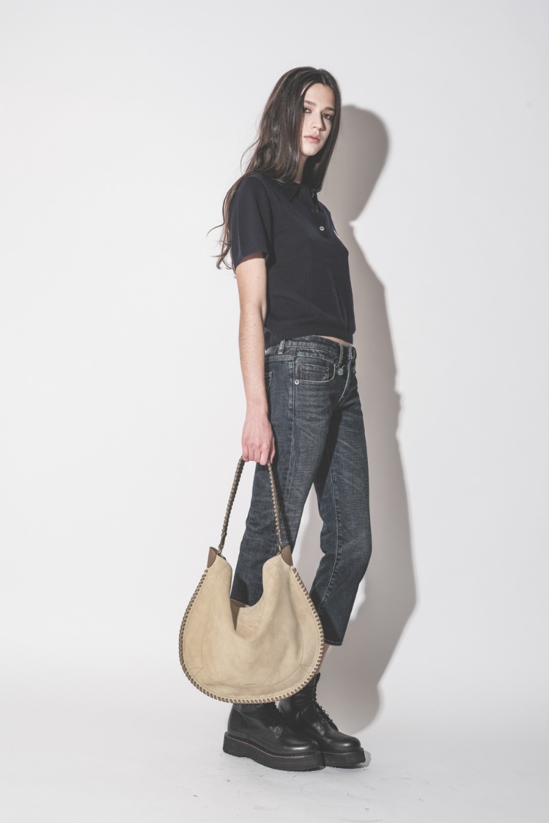 Polo Althea Isabel Marant en coton et laine bleu nuit, port&eacute; de profil.