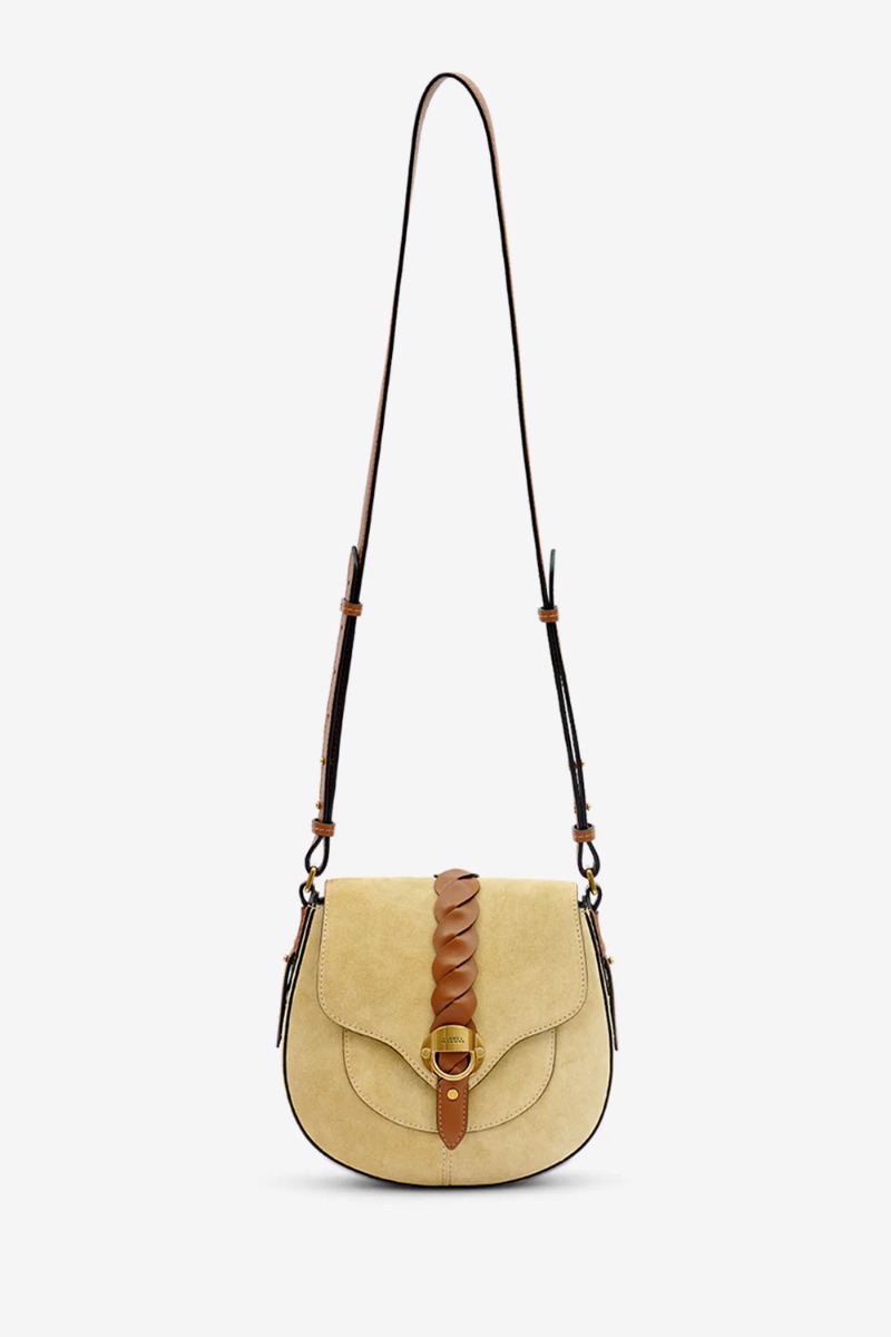 Produit Sac Altay Small Isabel Marant en cuir suédé beige et cuir lisse naturel. Porté épaule ou croisé. Détail de la bandoulière longue.